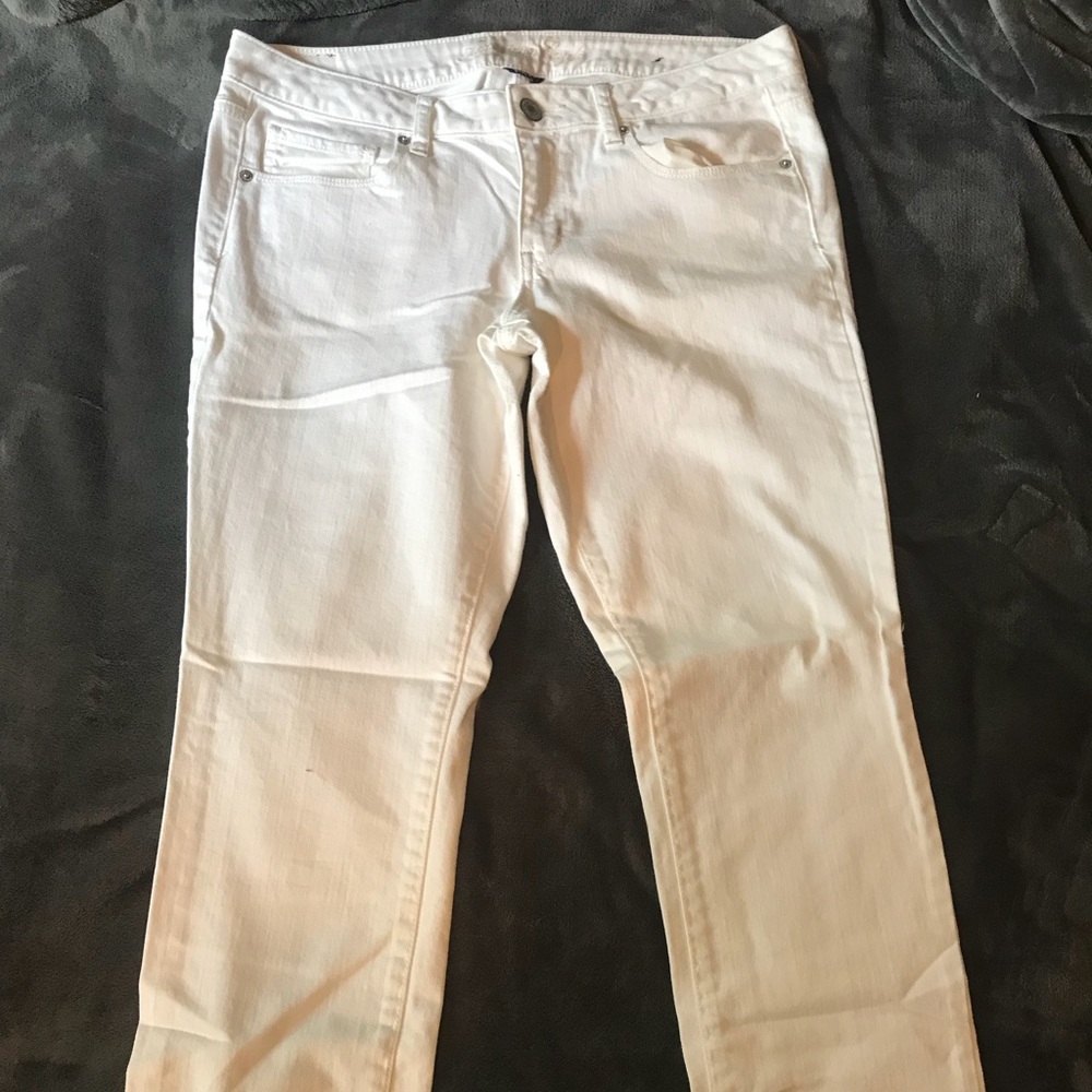 American Eagle • White Skinny Jeans